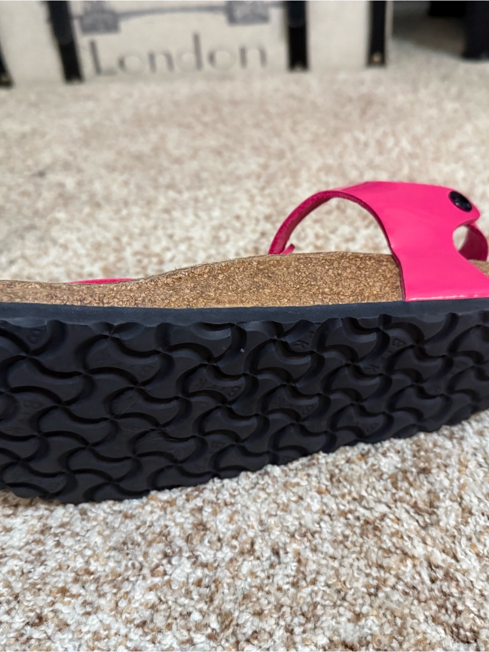 Birkenstock Pink or Black Patent Gizeh Sandals - Picture 4 of 7